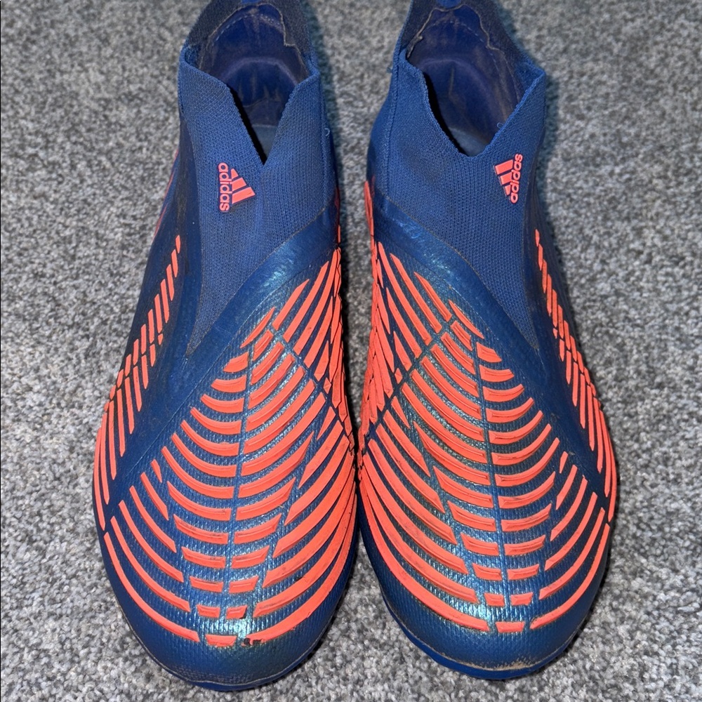 Adidas predator laceless soccer spikes